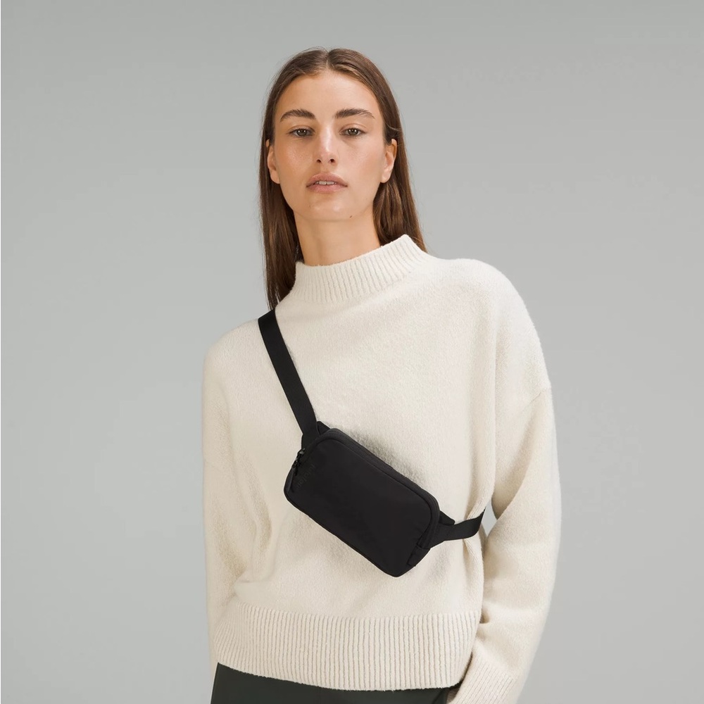 Lululemon nylon mini belt bag fanny pack